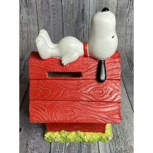 Vintage UFS Peanuts Snoopy Doghouse Bank Collectible